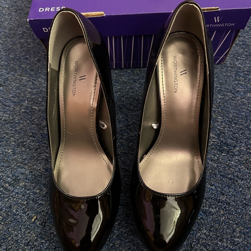 Perfect condition size 7 black heels